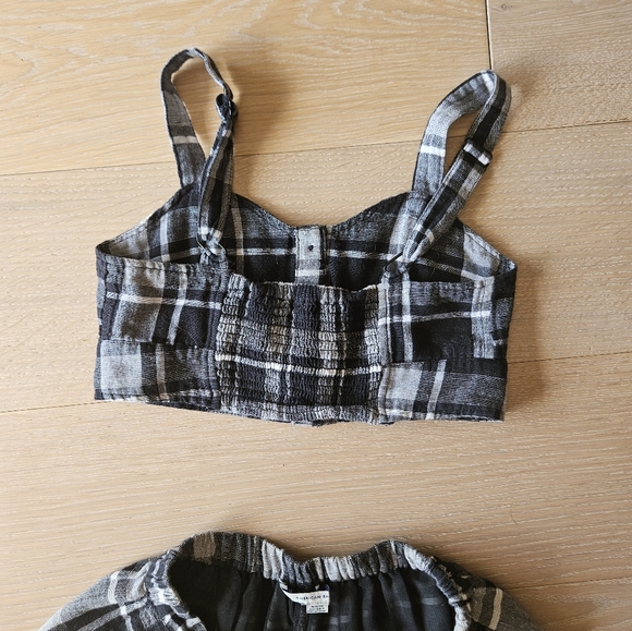 Two piece plaid shorts and crop top set - Picture 4 of 7